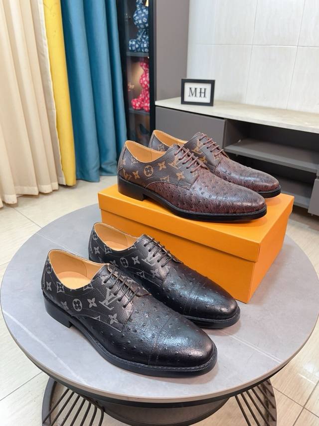 出厂价p 牛里 Lv 官网同步，鞋面采用意大利进口鞋面牛皮印花舒适的牛皮内里，时尚气息，独特品牌独特工艺。彰显了新一年度的爆款风格。别再犹豫，别再徘徊，您也赶紧