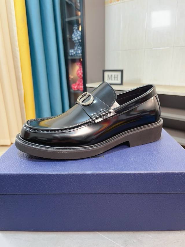出厂价p 水染牛里 原单品质Dior .迪奥 原单代购、高端商务皮鞋、面料：采用意大利进口开边珠牛皮料水染牛里 牛皮里特供原版大底、做工精细、实物_拍摄Size