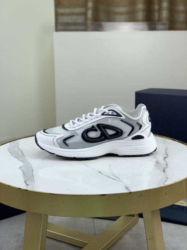 工厂p价p 最新款 顶级品质 Dior迪奥男款 B30升级版 低帮运动鞋联名系列 本季全新推出的这款B30低帮运动鞋是该系列的旗舰款式之一。采用牛皮鞋面拼接网眼