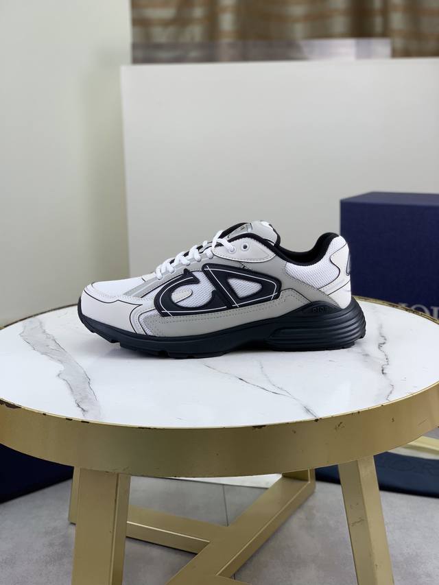 工厂p价p 顶级品质 Dior迪奥男款 B30升级版 低帮运动鞋联名系列 本季全新推出的这款B30低帮运动鞋是该系列的旗舰款式之一。采用牛皮鞋面拼接网眼织物和白