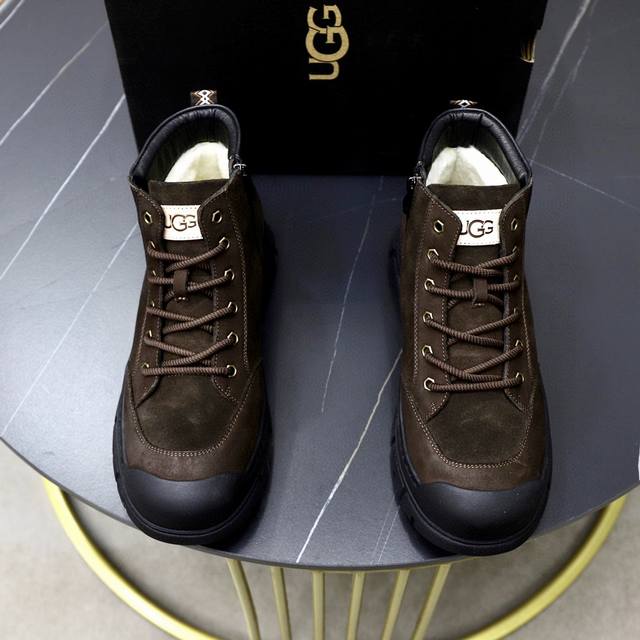 出厂价p 澳洲进口加厚羊毛 品牌：Ugg正品代购 尺码：38-44 等级： 官网1:1 材料： 头层真皮防水防冻鞋面 真毛内里 原版防滑 柔软 耐磨大底 款式类