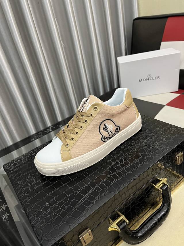 出厂价pp： 蒙口～ 男士休闲鞋 2025Z柜同步发售 码数：38-46 # 2个颜色鞋面选用多材质拼接真皮内里，舒适透气，鞋底：原版舒适耐磨大底，实物拍摄实物