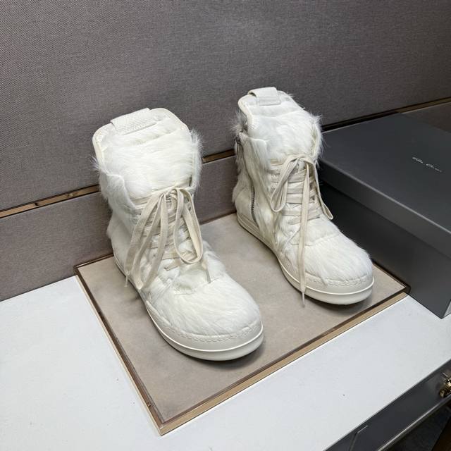 出厂价pp 欧文斯Ro～ 情侣装休闲鞋 2025Z柜同步发售 码数:35-47# 2个颜色鞋面选用多材质拼接真皮内里，舒适透气，鞋底：原版舒适耐磨大底，实物拍摄