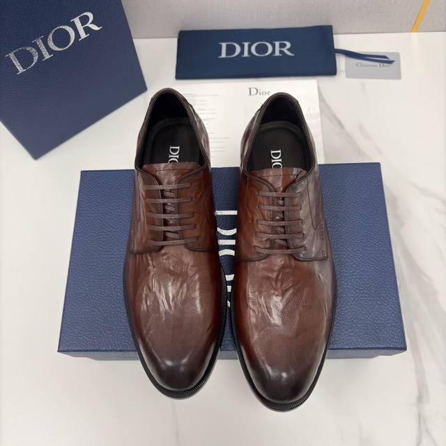 Cd家新品 Dio* 迪-奥 新款男士正装鞋皮鞋， Timeless 德比鞋 官方售价Rmb 128380。 这款皮鞋充分彰显Dio* 的精湛工艺。 采用进口亮