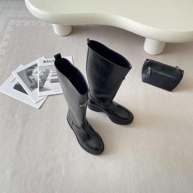 prada 普拉达 2026顶级专柜 早春新款 官网上新 独家首发 普拉达 26p 经典长筒靴 长靴 prada靴子 prada 小红书新款 早春Oot D千金