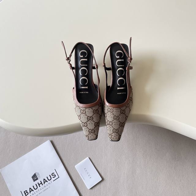 Gucci 古驰2026顶级专柜 早春新款 官网上新 独家首发 古驰 26Ss-小方头猫跟凉鞋 凉鞋 猫跟 古驰 Gucci T台同款 太古里街拍上脚 早春时尚