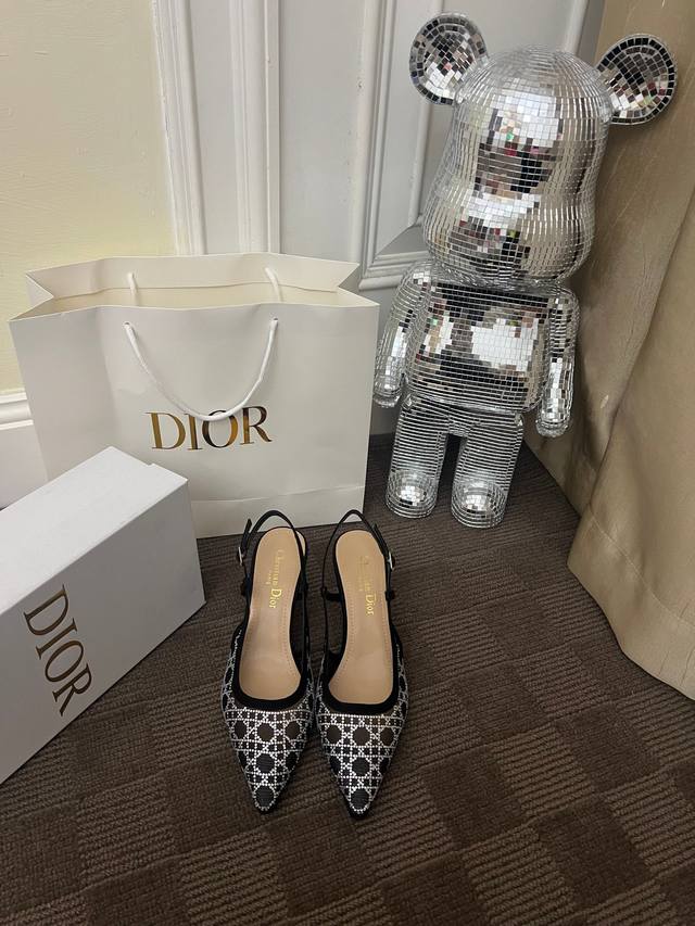 Dior 迪奥 2025春夏走秀新款Bling...Bling...水晶鞋 Capture一字带高跟穆勒女鞋 明星同款水钻方头藤格纹图案猫跟拖鞋 市面顶级高端版