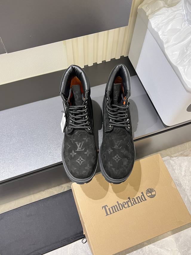 Timberland登山鞋秋冬高帮及踝靴，踢不烂大黄靴，好穿防水耐造，采用进口头层牛皮制作，可户外可通勤穿搭，实用而时尚，可与各式休闲造型轻松搭配，是醒目的点睛