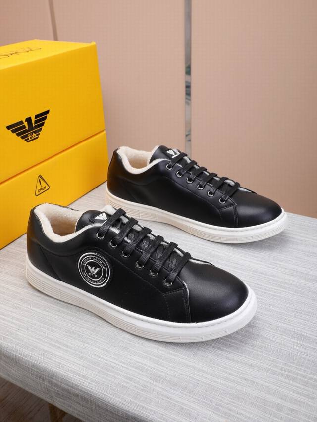 阿玛尼 最新款.际品牌奢侈～代购， 引领大气高端时尚前沿 .鞋面选用原版头层牛皮 线毛内里 精细做工。原厂特供原版橡胶耐磨防滑休闲大底，上脚轻巧舒适，专柜同步出