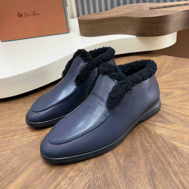 Loropiana 诺悠翩雅 男士秋冬新款羊毛鞋 莞产原材料猛货！这款休闲鞋以采用进口小牛皮拼接制成，全羊毛内里和鞋垫营造超凡舒适保暖的穿着体验。超轻双色橡胶鞋