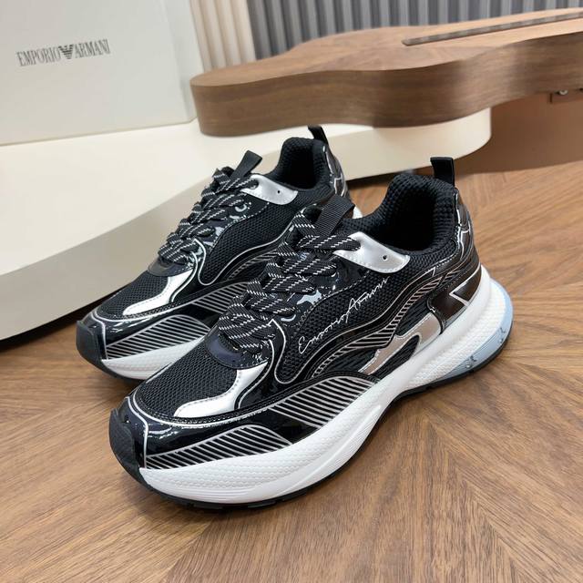 新款爆官方原版Armani 阿玛尼 主推爆款 高档货 世界著名奢侈品牌，高端系列运动休闲男鞋，以经典的设计成为永不落幕的时尚宠儿，经典的休闲造型。采用进口面奢华