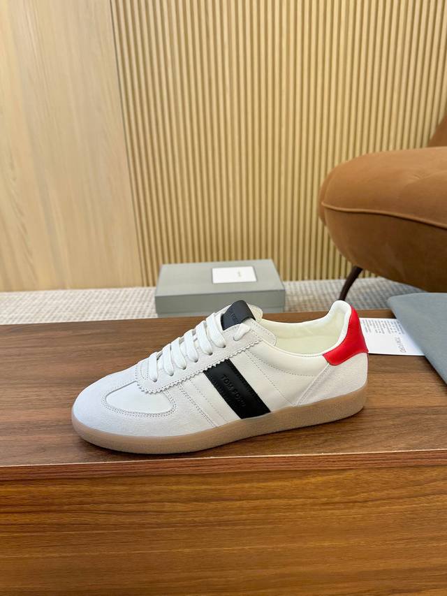 实价 汤姆福特 Tom Ford 美国时尚轻奢2025爆款款 Size：39-45 Tom Ford来自欧美品牌，贸易原单，国内罕见，不易撞款 春夏穿到秋冬，跨