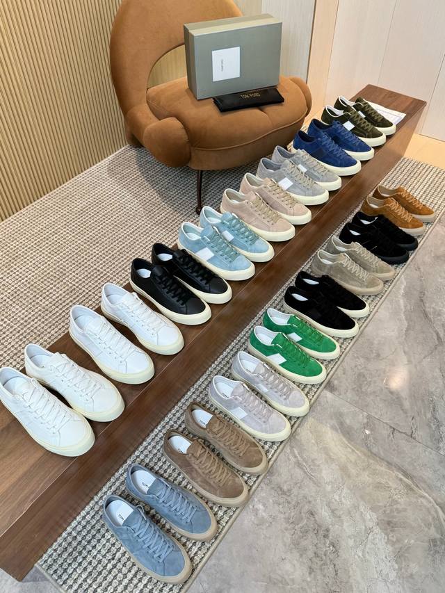 实价 汤姆 Tom Ford 美国复古轻奢款 Size：39-45 Tom Ford来自欧美品牌，贸易原单，国内罕见，不易撞款 春夏穿到秋冬，跨越温差限制，又能