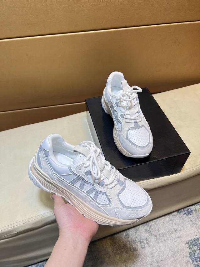 蒙口 顶级代购男士2025Hk专柜同步发售。鞋底：原厂特供原版底，独家活动底超级舒适，原厂跟单货，高品质多色拼接设计做工精致细腻，独一无二， 丝绸面料，牛皮里细