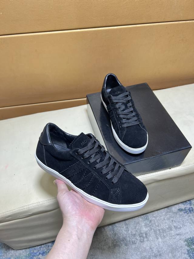 蒙口 顶级代购男士2025Hk专柜同步发售。鞋底：原厂特供原版底，独家活动底超级舒适，原厂跟单货，高品质多色拼接设计做工精致细腻，独一无二， 丝绸面料，牛皮里细