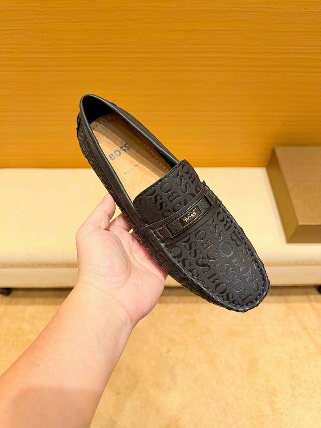 实价，牛里真材实料， Boss 官网新款+爆款，意大利名模贵族们爆款，Boss时尚界的佼佼者，无可超越，市场高品质精品高端豆豆男鞋。明星同款，原单，采用进口原版