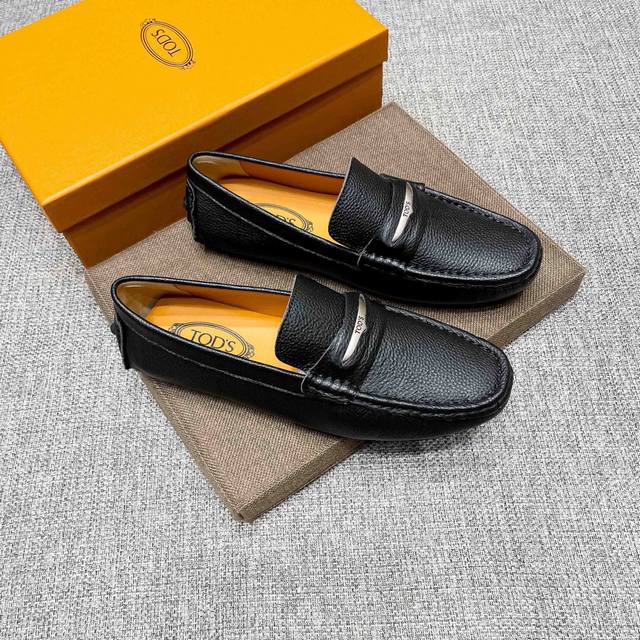 实价 ， Tod‘S 托德斯官网原版新款高端商务休闲驾车豆豆鞋，意大利名模贵族们爆款，时尚界的佼佼者，无可超越，明星同款，鞋面采用进口原版牛皮+原版牛里 真材实