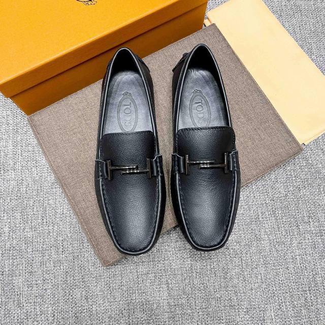 实价 ， Tod‘S 托德斯官网原版新款高端商务休闲驾车豆豆鞋，意大利名模贵族们爆款，时尚界的佼佼者，无可超越，明星同款，鞋面采用进口原版牛皮+原版牛里 真材实