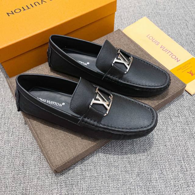 Lv官网新款，路易威登1921年创立于佛罗伦萨，是全球奢侈品品牌之一，其独特的创意和革新风靡全球，古驰 永恒而经典，一直以来深受明星们的青睐，并成为世界上流社会