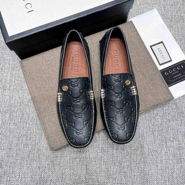 古驰 Gucci ，1921年创立于佛罗伦萨，是全球奢侈品品牌之一，其独特的创意和革新风靡全球，古驰 永恒而经典，一直以来深受明星们的青睐，并成为世界上流社会人