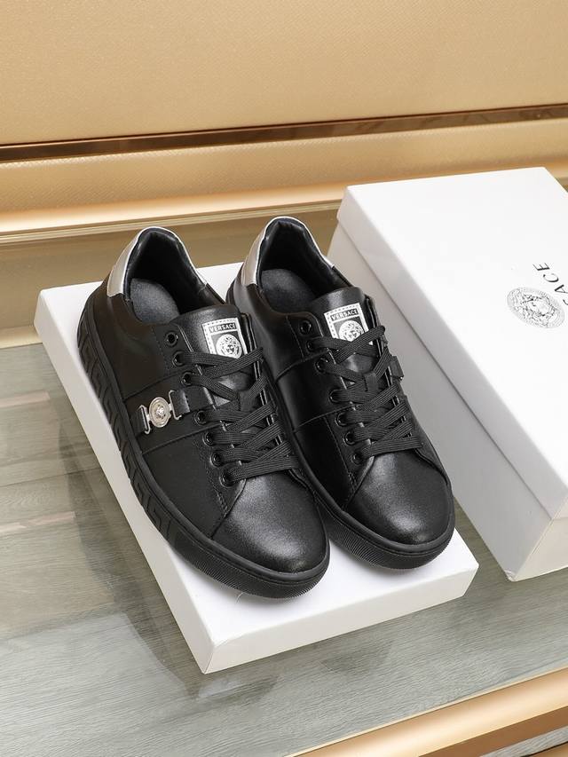 工厂p Versace 范思哲男士新款上市 原单品质 官网同步鞋面选用头层小牛皮头层羊皮垫脚，完美造型顶级品质，橡胶耐磨大底，鞋型饱满，立体感十足超级百搭 高档