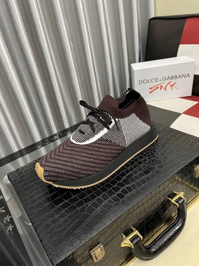 出厂价pp： Dg～ 男士休闲鞋 2026Z柜同步发售 鞋面选用牛皮拼接布料网布内里，舒适透气，鞋底：原版舒适耐磨大底，实物拍摄实物更赞码数:36-46