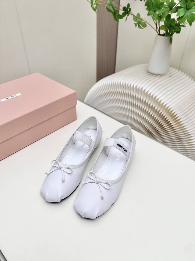 出厂价pp皮的 缪缪2026早春款，小猫跟芭蕾鞋升级工艺打造精品， 经典时尚款 对脚型没那么纤瘦，对高脚背的妹子更友好了鞋面：进口牛皮内里：山羊皮里，大底：意大