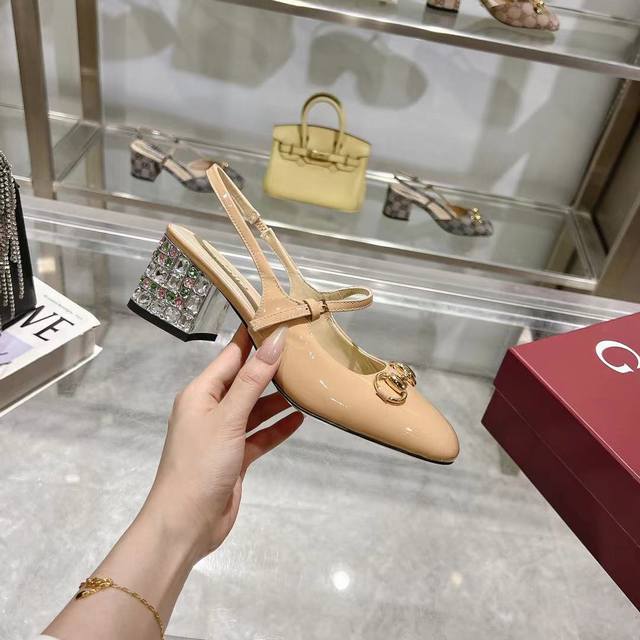 长期有货 新款！古奇 Guccⅰ 经典女鞋:原版一比一开发，精心调制的鞋楦，面料采用原版质感.进口漆皮.配原板电渡五金Gg扣 细腻到无可挑剔！ 羊皮：内里和垫脚