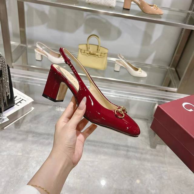 长期有货 新款！古奇 Guccⅰ 经典女鞋:原版一比一开发，精心调制的鞋楦，面料采用原版质感.进口羊皮.配原板电渡五金Gg扣 细腻到无可挑剔！ 羊皮：内里和垫脚