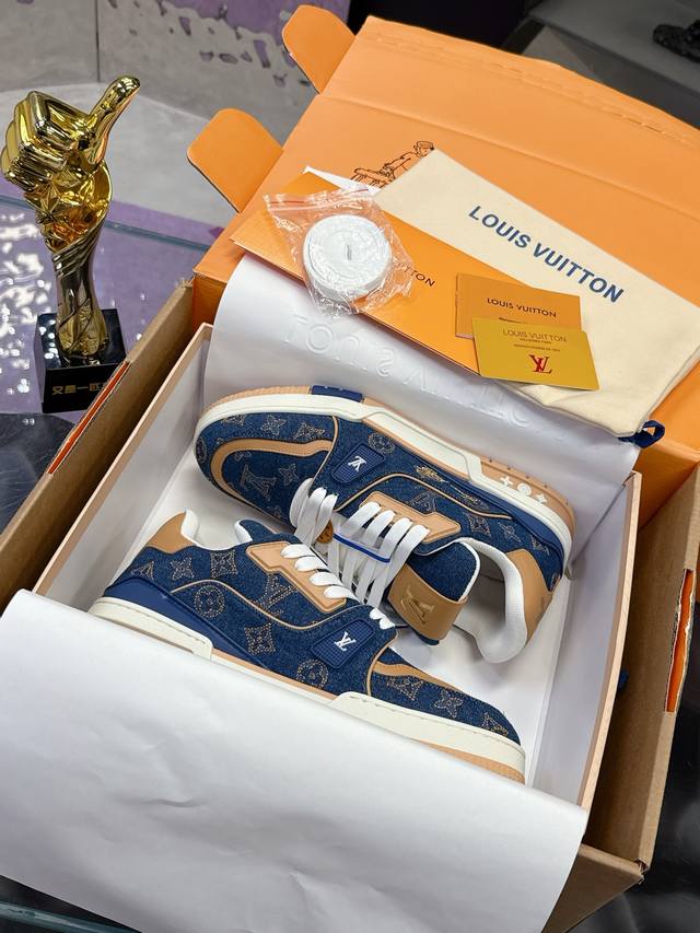 工厂p价p： 2025最新颜色 出货 Lv 路易威登L家 驴牌 Trainer系列 情侣款 休闲 运动鞋 滑板鞋 原版购入开发 做货 本款Lv Trainer