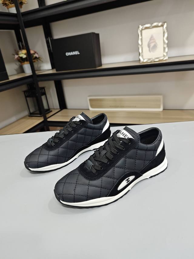 现货供应！ 香奈儿.26C.Chanel 休闲运动款 春色5色系！加25C 2+6 总计11个色系，让女神们，眼花缭乱！个个都想入手！ 5个色系！白色 黑色 粉