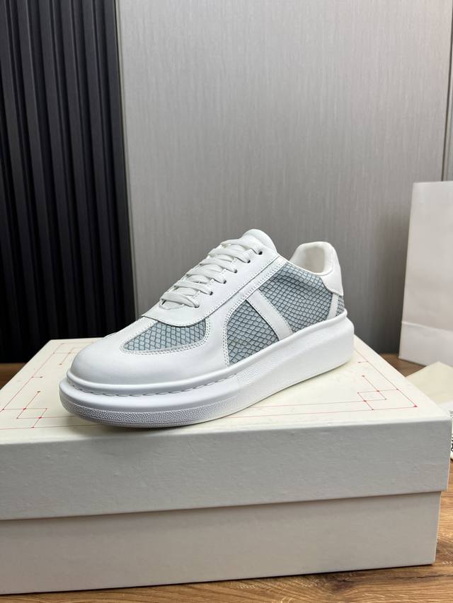 工厂p价 麦昆.Mq顶级版本.情侣爆款，常年热卖 Alexander Mcqueen高版本再次升级为最高品质.代购级别 面料：意大利进口真丝网高质感 抗水擦不变