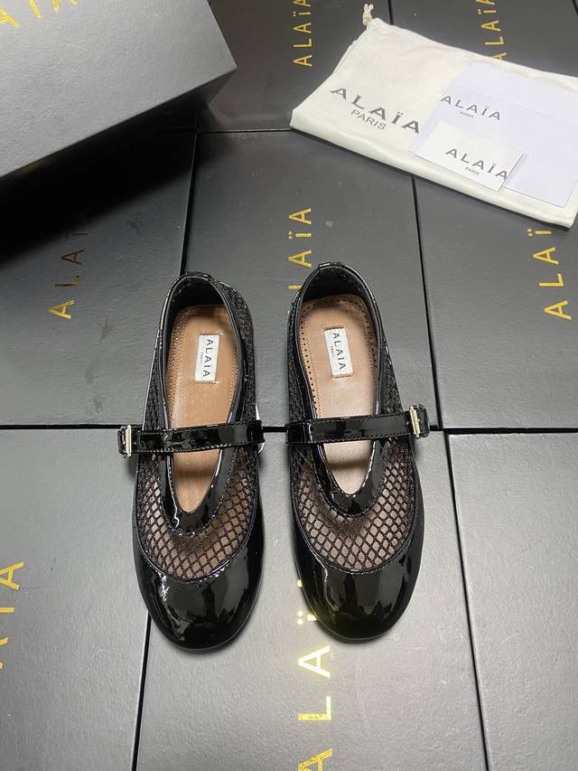 出厂 原盒+10 2026最新渔网鞋上新啦 玛丽珍与渔网的绝佳搭配！！ 款式升级的同时实穿性能更广了。。 上脚揭秘，让你秒变时尚Icon~~ 面料:漆皮+渔网