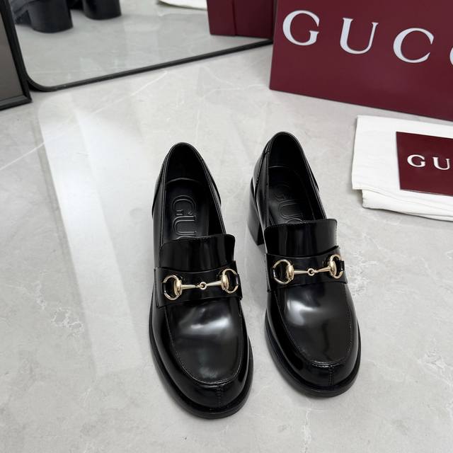 Gucci 古驰 25秋冬G家主打系列终于面世，狠货值得期待！原有的经典 创造新设计 经典马衔扣浅口乐福鞋 代购级别！高级感十足！国内外博主刷爆的一款,复古又时