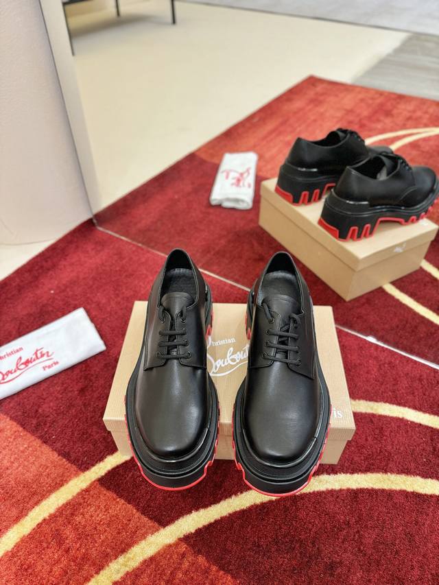 大轮胎底系带黑色款 顶级版定制 2025 无论是楦型、面料、钻、钉、内里、大底、都尽可能的接近Zp 鞋底原厂特供原版底 内里进口水染牛皮 私人定制时间3-7天左