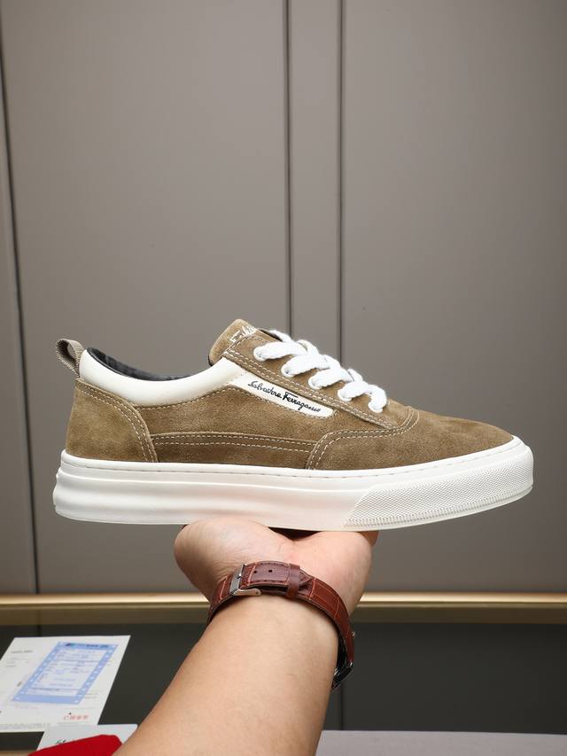 F菲拉格慕，男士低帮厚底休闲运动鞋，高丝光牛皮打造，精品级别，打造现代都会风格！进口皮内里，柔软舒适 ，大底轻便舒适， Size：38-44 45定做