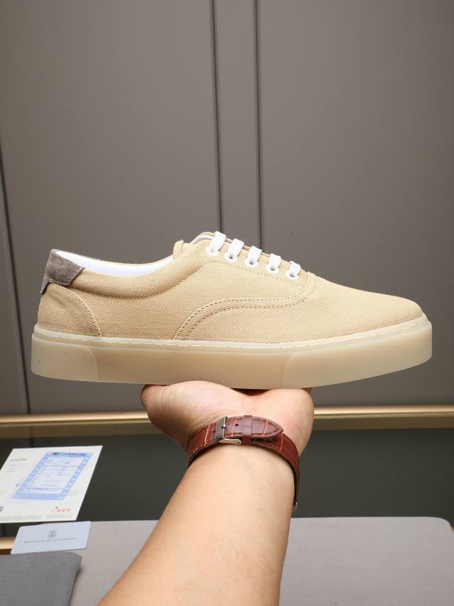 Brunello Cucinelli最新系列休闲 来自意大利的世界顶级奢侈品牌，品牌进口防水布料羊里！鞋舌饰以Bc字母Logo，后跟丝印品牌徽章，上脚舒服透气不