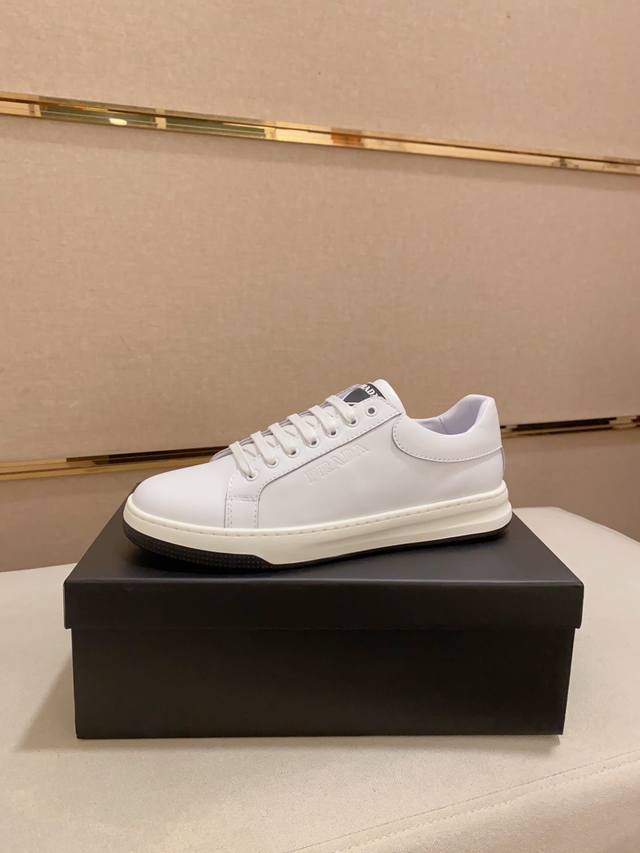 工厂p价 普拉达 官网最新款休闲时尚男鞋，爆款版型简洁大气，潮男专属.独有的官网最新品牌元素元素古奇原版装饰，时尚又大方，面料原版牛皮透气内里，官网指定耐磨休闲