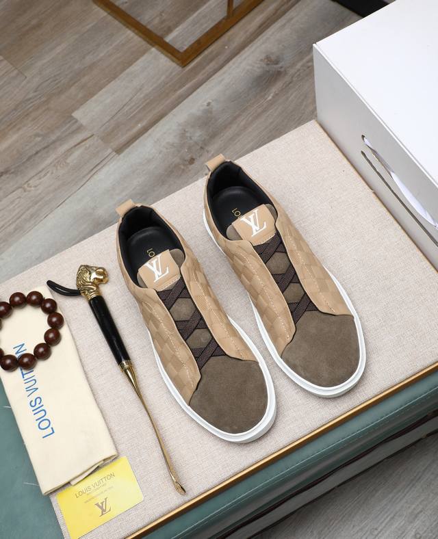 出厂价p Louis Vuitton 路易威登2新品米兰时装走秀款Lv家标志，大咖风范，时尚潮人必备进口材料牛皮透气皮里特供大底码数38-44 45 46定做