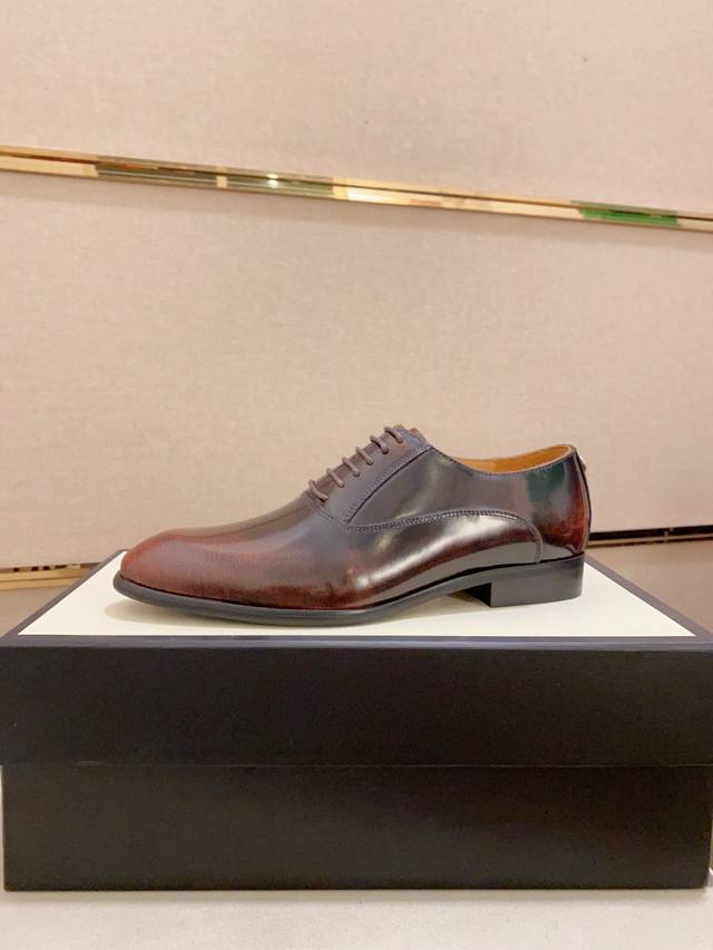 工厂p价 古奇Gucci 新品系列Ss爆款新品 休闲皮鞋、头层牛皮 鞋面五金扣和鞋口侧饰标识、鞋垫和鞋底有品牌标识 鞋面：牛皮100% 内里：牛皮 100% 垫