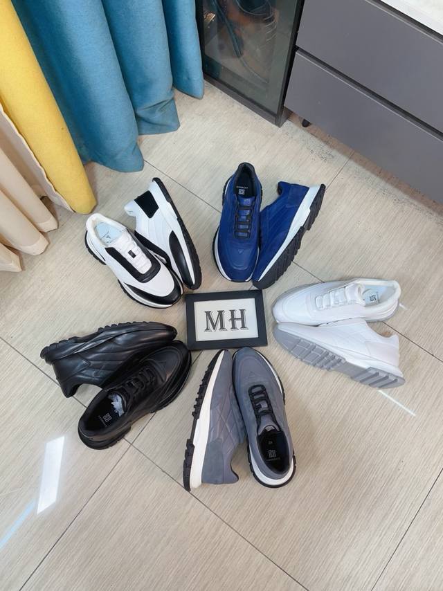 出厂价p Givenchy 纪梵希 高端版本 专柜同步发售鞋面：意大利进口品牌Logo印花布匹 尽显奢华，羊皮内里加上双层组合，脚感舒适，鞋底：原厂特供Tup发