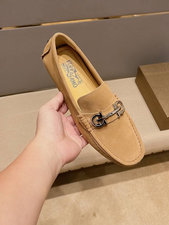 品牌菲拉格慕，官方原版休闲百搭商务高端豆豆鞋～四季潮鞋官网旗舰店原单，鞋面:进口牛反绒牛皮，牛里 真材实料 ，时尚懒人商务风设计，休闲乐福款，跑步鞋青年人最适合