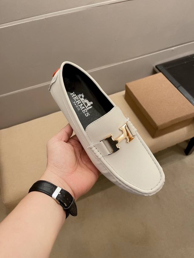 官方新款+爆款，品牌Hemes 爱马仕 套脚船，鞋胡歌同款哦 奢华 低调有内涵， 进口荔枝纹牛皮，舒适透气，配合牛里透气拒绝掉色真才实料、延续了爱马仕所坚持不懈