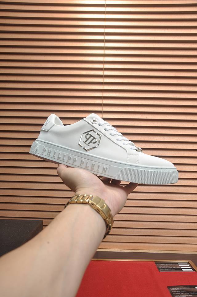 出厂价p philipp piein 全羊皮内里 菲利普普萊茵 官网最新款高帮原版开模，面料：原版头层粒面小牛皮，原版五金轱辘头，裡料：羊皮内里 做工精细，完美