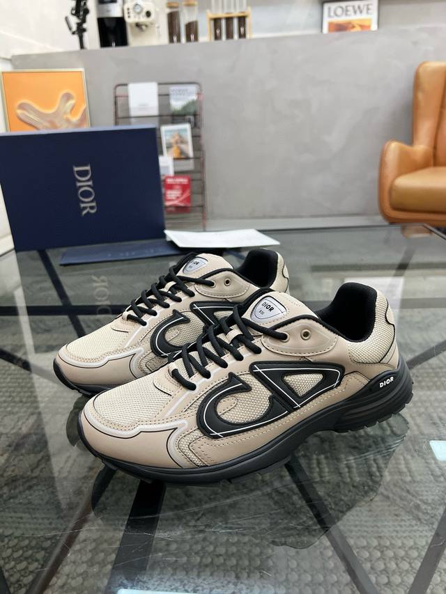 实价： D迪 B30爆款超人气运动，新品专柜同步，鞋面牛皮透气网布面料搭配，潮达人必备，复杂工艺完美复刻 进口柔软网布里垫，鞋底：原厂特供原版底，独家活动成型底