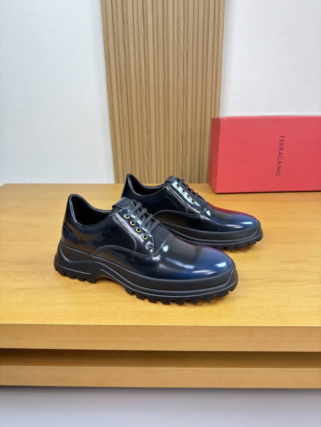 Ferragamo 菲拉格慕 -高端品质 原单 正装皮鞋 -鞋面：擦色开边珠小牛皮、鞋舌空压品牌图腾、完美拼接 -内里：水染牛皮 -大底：超轻Tpu发泡；成型大