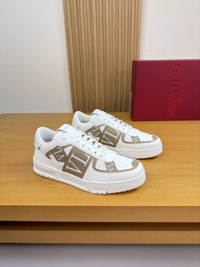 Valention 华伦天奴 -高端品质 原单 休闲运动鞋 -鞋面：荔纹小牛皮、纳帕小牛皮、鞋口.鞋身.丝印高周波品牌Logo图腾、鞋头.品牌Logo织带 -内
