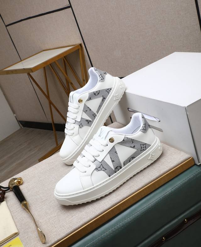 出厂价p 牛里Louis Vuitton 路易威登新品米兰时装走秀款Lv家标志，大咖风范，时尚潮人必备经典老花花水染牛里特供大底码数38-44 45 46定做