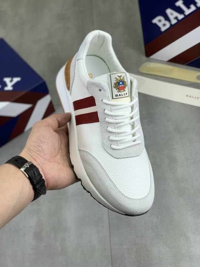 工厂p价p 实价 春季新款休闲运动鞋 原版购入开发 做货 家男士经典系列 科技透气面料搭配牛皮 休闲运动鞋 休闲之履运动老爹鞋结合高科技透气材质与牛皮，侧面B家