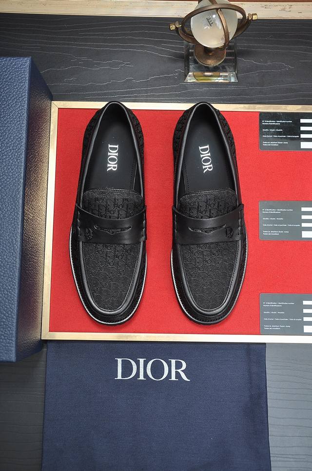 出厂价p Dior 水染牛皮内里 迪奥原版1:1高品质出厂，进口原版料，进口版原牛皮，水染牛皮内里，原版Tpu大底，码数:38-44 45定制
